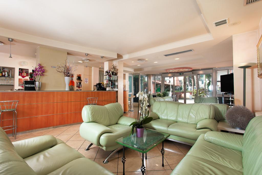 Hotel Flora Milano Marittima Buitenkant foto