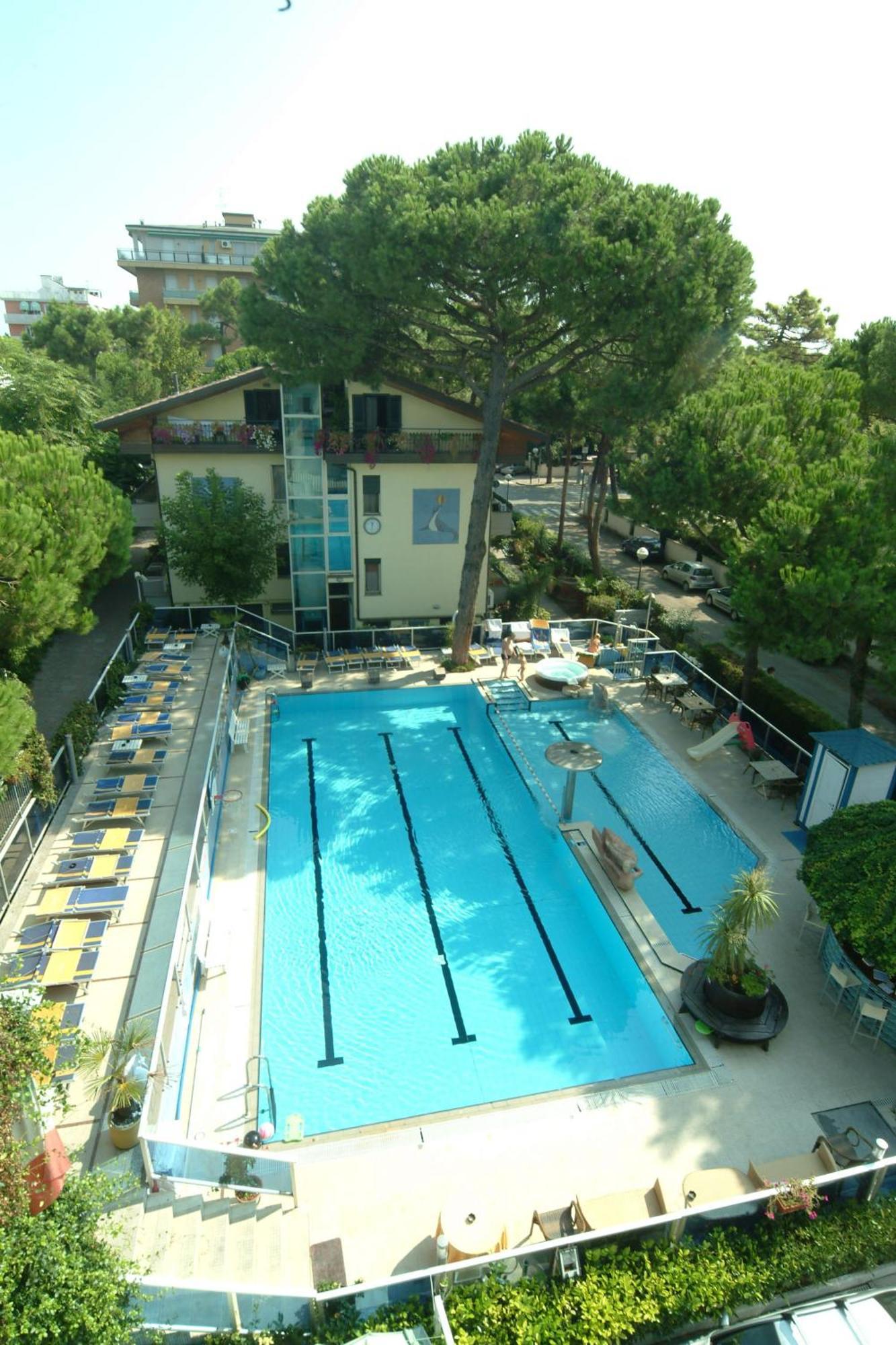 Hotel Flora Milano Marittima Buitenkant foto
