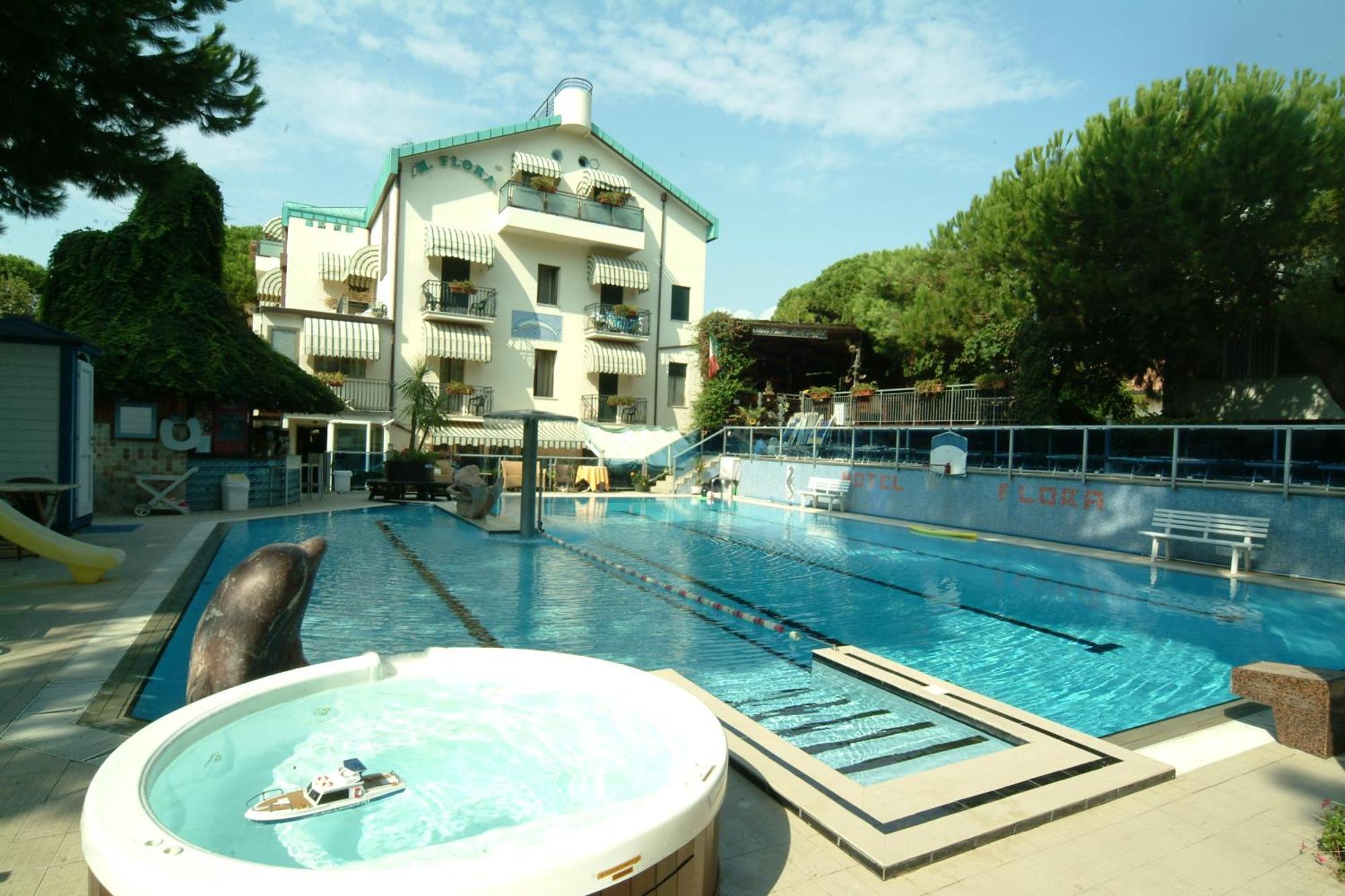Hotel Flora Milano Marittima Buitenkant foto