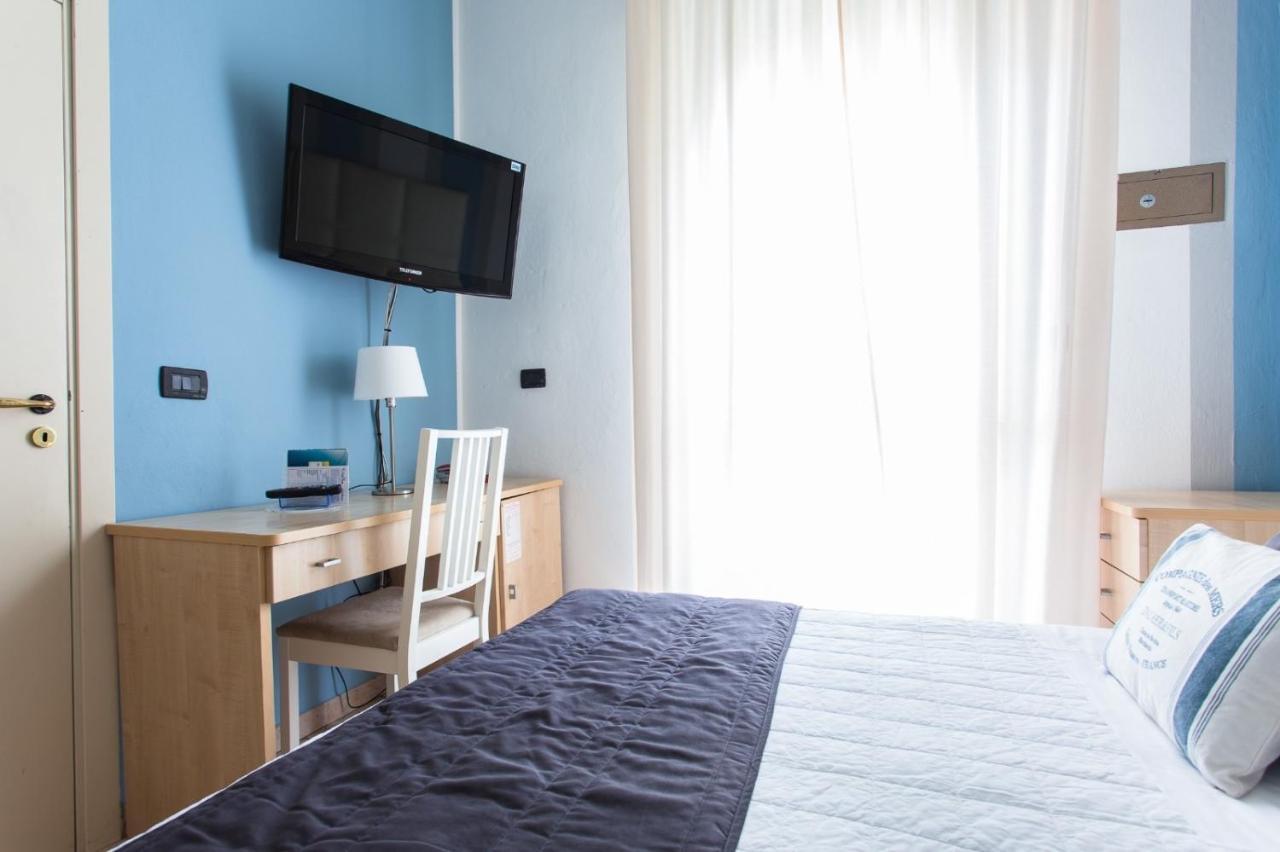 Hotel Flora Milano Marittima Buitenkant foto
