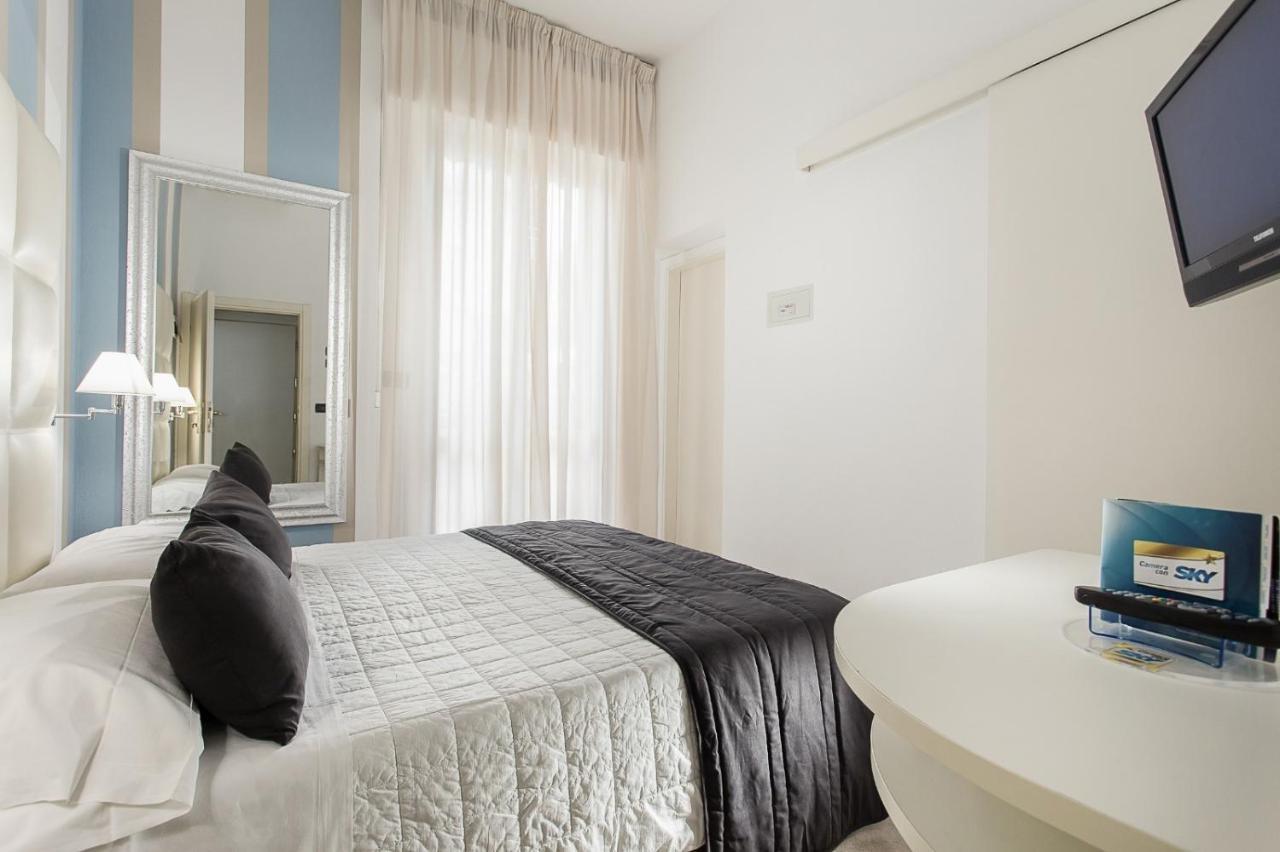 Hotel Flora Milano Marittima Buitenkant foto