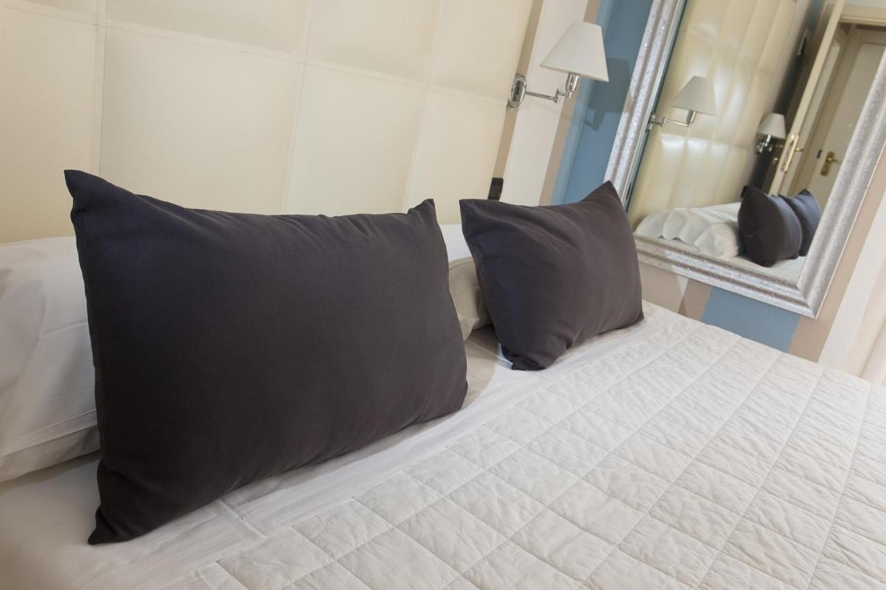 Hotel Flora Milano Marittima Buitenkant foto