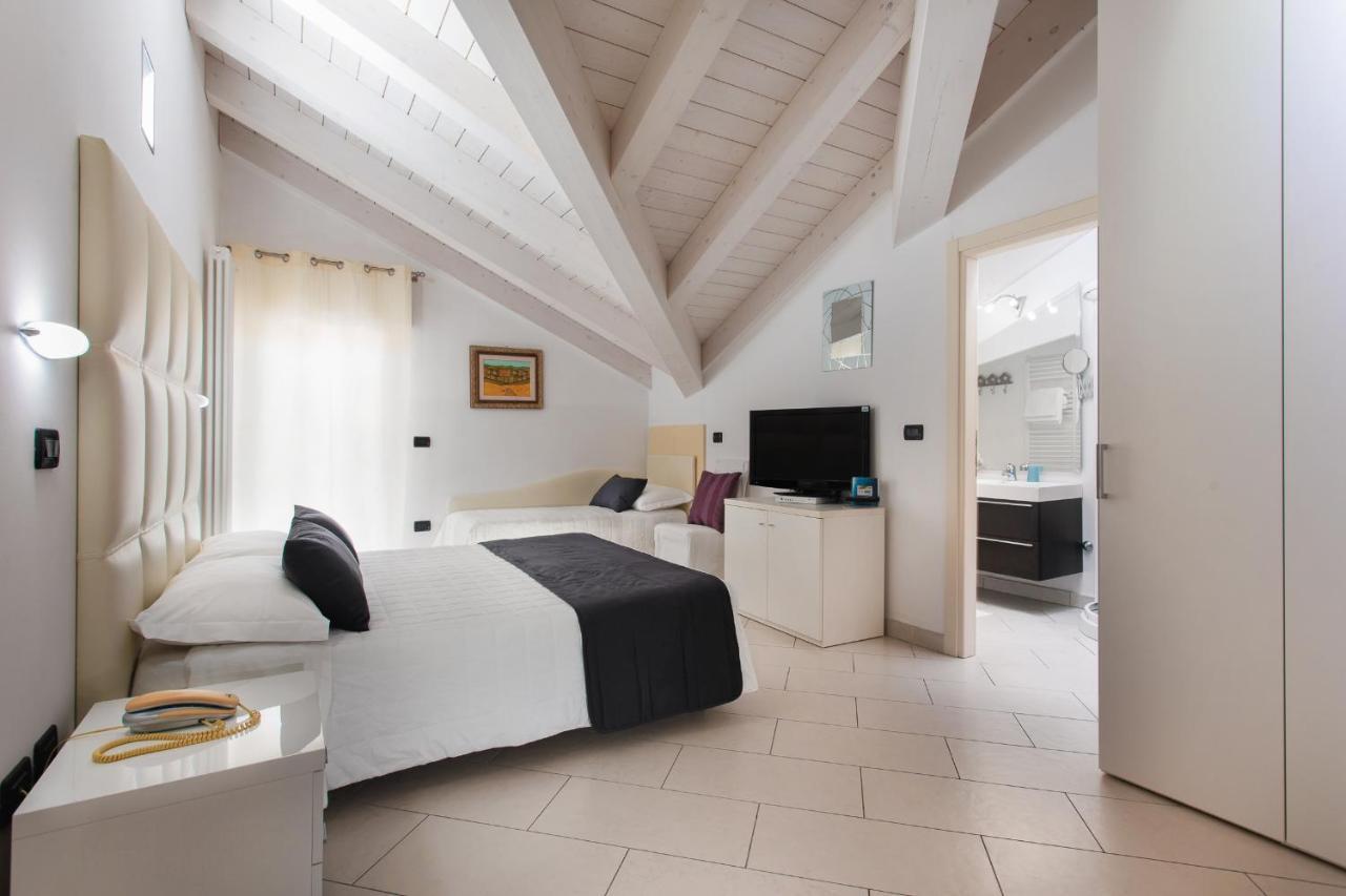 Hotel Flora Milano Marittima Buitenkant foto